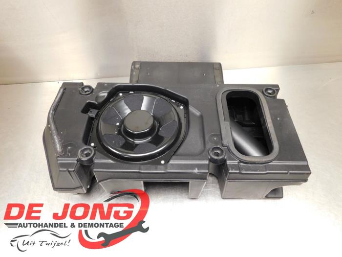 Używane Subwoofer Landrover Range Rover Sport (LW) 3.0 TDV6 Cena € 211,70 Procedura marży oferowane przez Autodemontagebedrijf de Jong