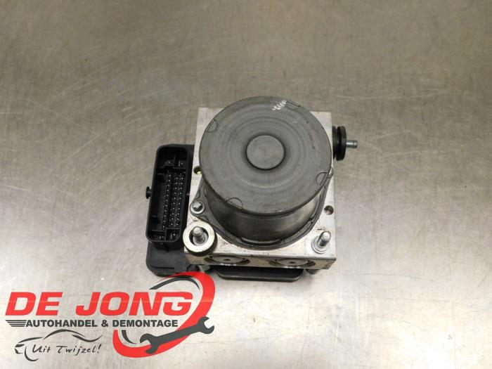 Begagnade ABS-pump Volkswagen Polo V (6R) 1.4 TDI 12V 90 Pris € 19,90 Marginaltabell erbjuds av Autodemontagebedrijf de Jong