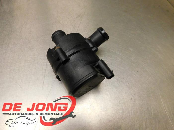 Begagnade Vattenpump Volkswagen Caddy IV 2.0 TDI 150 Pris € 9,95 Marginaltabell erbjuds av Autodemontagebedrijf de Jong