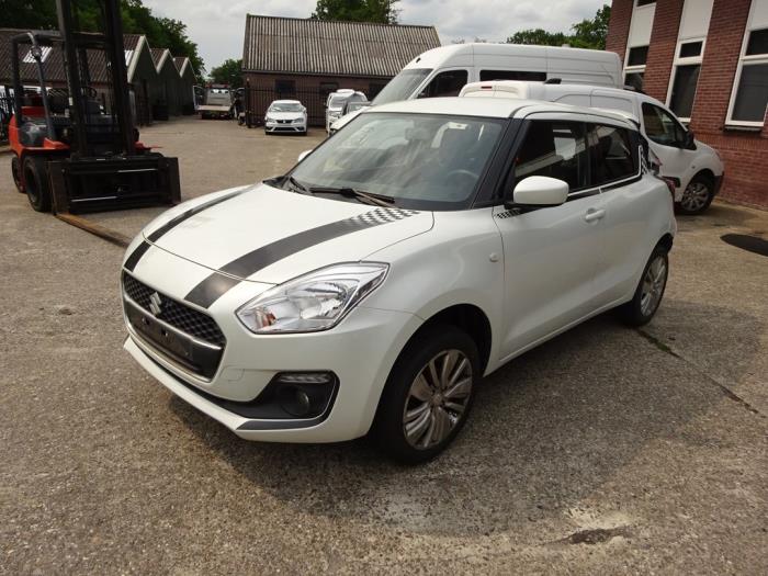 Używane Pólwal Suzuki Swift (ZC/ZD) 1.2 Dual Jet 16V Allgrip Cena € 300,00 Procedura marży oferowane przez Autodemontagebedrijf de Jong