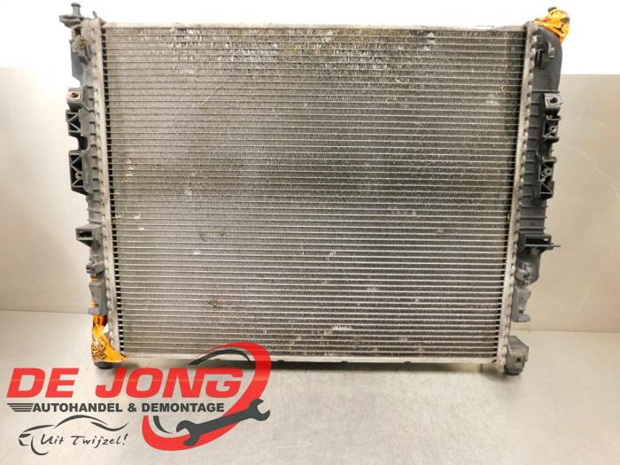 Usagé Radiateur Mercedes ML II (164/4JG) 3.0 ML-320 CDI 4-Matic V6 24V Prix € 74,20 Règlement à la marge proposé par Autodemontagebedrijf de Jong