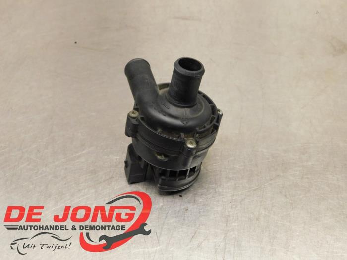Begagnade Vattenpump Mercedes ML II (164/4JG) 3.0 ML-320 CDI 4-Matic V6 24V Pris € 14,90 Marginaltabell erbjuds av Autodemontagebedrijf de Jong