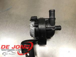 Begagnade Vattenpump Mercedes Citan (420.6) 1.5 110 CDI Pris € 146,40 Inklusive moms erbjuds av Autodemontagebedrijf de Jong