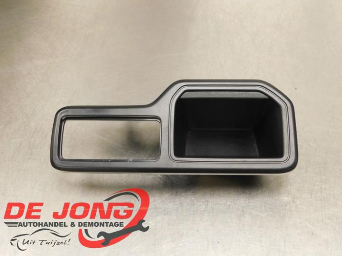Używane Schowek Jeep Renegade (BU) 1.4 Multi Air 16V Cena € 10,00 Procedura marży oferowane przez Autodemontagebedrijf de Jong