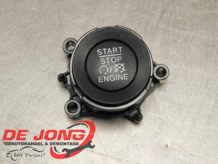 Używane Przelacznik Start/Stop Jeep Renegade (BU) 1.4 Multi Air 16V Cena € 29,95 Procedura marży oferowane przez Autodemontagebedrijf de Jong