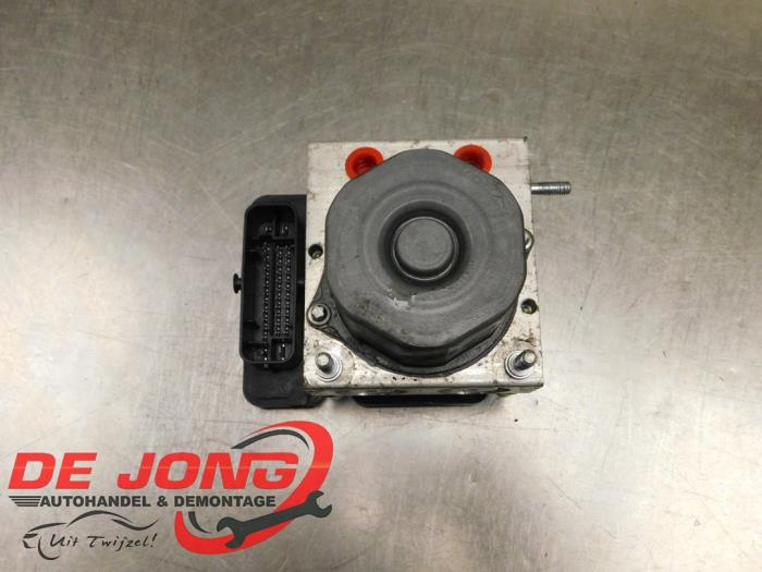 Usagé Bloc ABS Smart Forfour (453) 1.0 12V Prix € 62,99 Règlement à la marge proposé par Autodemontagebedrijf de Jong