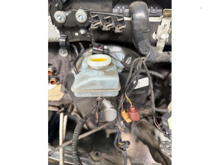 Usagé Assistant de freinage Seat Leon (5FB) 1.6 TDI 16V Prix € 64,99 Règlement à la marge proposé par Autodemontagebedrijf de Jong