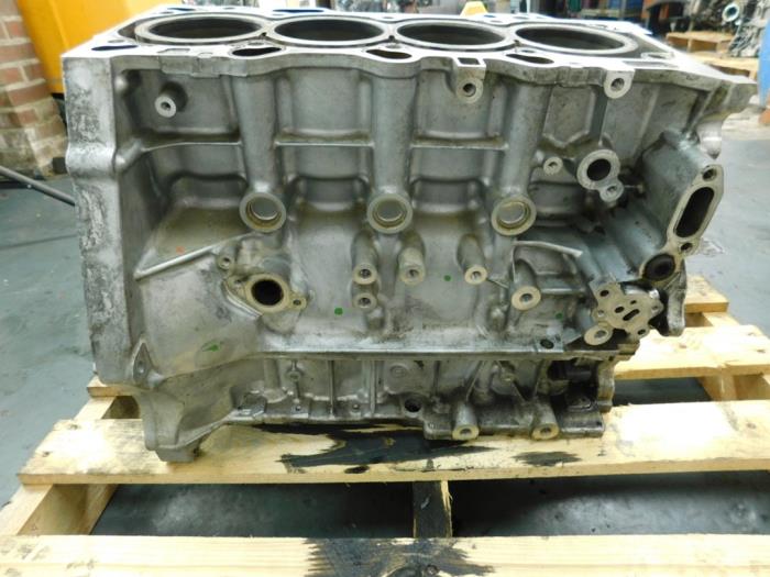 Used Engine crankcase Mazda CX-5 I (KE,GH) 2.2 SkyActiv-D 150 16V 2WD Price € 500,00 Margin scheme offered by Autodemontagebedrijf de Jong