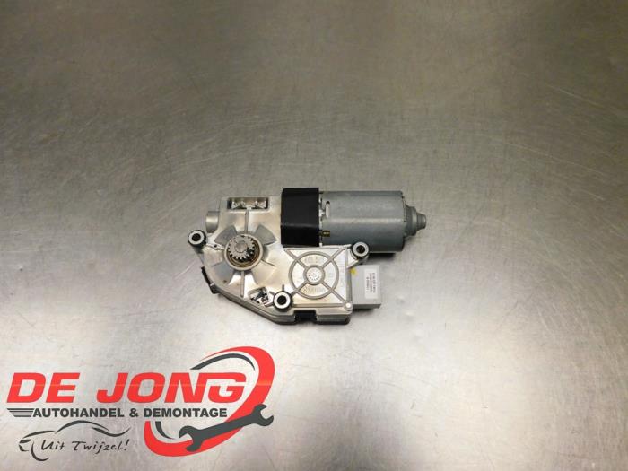 Używane Silnik szyberdachu Audi A3 Sportback (8VA/8VF) 1.2 TFSI 16V Cena € 29,90 Procedura marży oferowane przez Autodemontagebedrijf de Jong