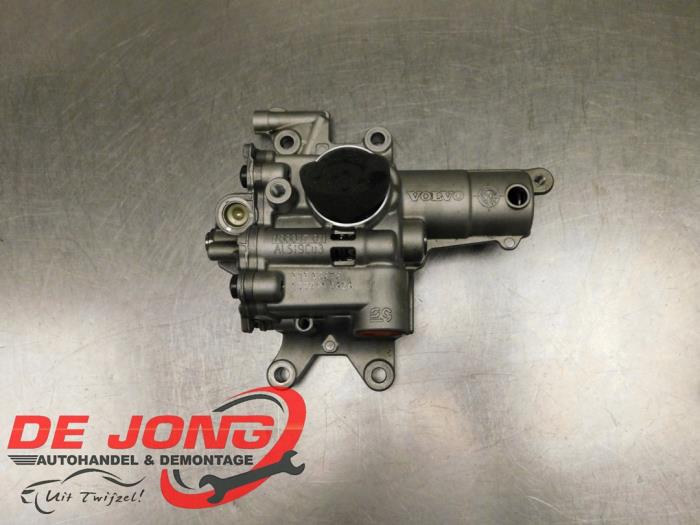Gebrauchte Ölpumpe Volvo V60 I (FW/GW) 2.4 D5 20V Autom. Preis € 49,90 Margenregelung angeboten von Autodemontagebedrijf de Jong