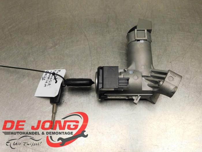 Używane Stacyjka + Kluczyk Ford Transit Courier 1.0 Ti-VCT EcoBoost 12V Cena € 19,99 Procedura marży oferowane przez Autodemontagebedrijf de Jong