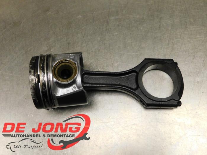 Usagé Piston Mercedes Sprinter 3,5t (907.6/910.6) 314 CDI 2.1 D RWD Prix € 109,98 Prix TTC proposé par Autodemontagebedrijf de Jong