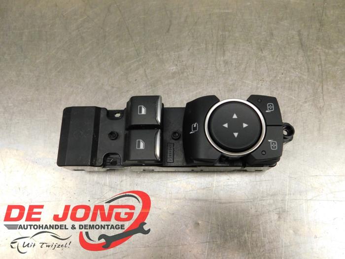Usados Interruptor combinado de ventanillas Ford Fiesta 7 1.0 EcoBoost 12V Precio € 39,99 Norma de margen ofrecido por Autodemontagebedrijf de Jong