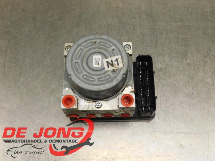 Begagnade ABS-pump Ford Fiesta 7 1.0 EcoBoost 12V Pris € 240,00 Marginaltabell erbjuds av Autodemontagebedrijf de Jong