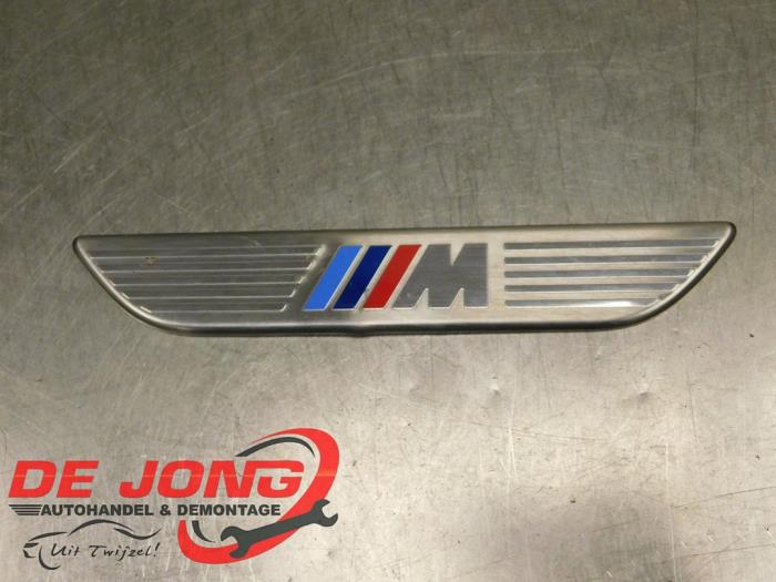 Sill trim set