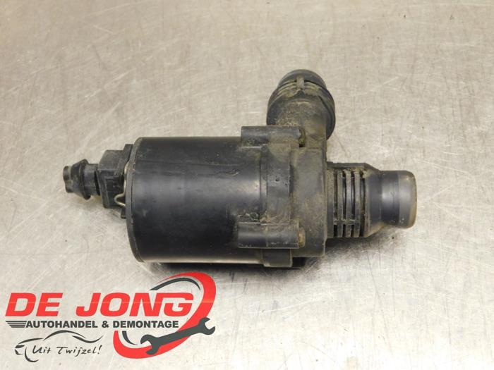 Begagnade Extra vattenpump BMW X5 (E70) 30d xDrive 3.0 24V Pris € 19,95 Marginaltabell erbjuds av Autodemontagebedrijf de Jong
