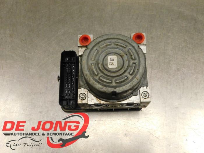 Begagnade ABS-pump Volkswagen Golf VII (AUA) 1.6 TDI 16V Pris € 24,95 Marginaltabell erbjuds av Autodemontagebedrijf de Jong