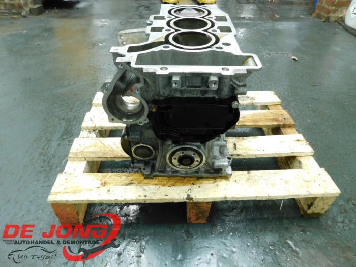 Engine crankcase from a Opel Corsa F (UB/UH/UP) 1.2 Turbo 12V 100 2020
