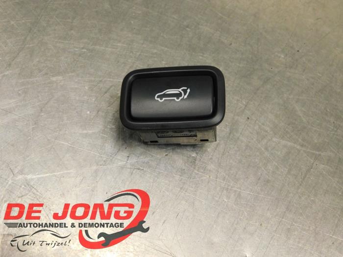 Tailgate opening switch