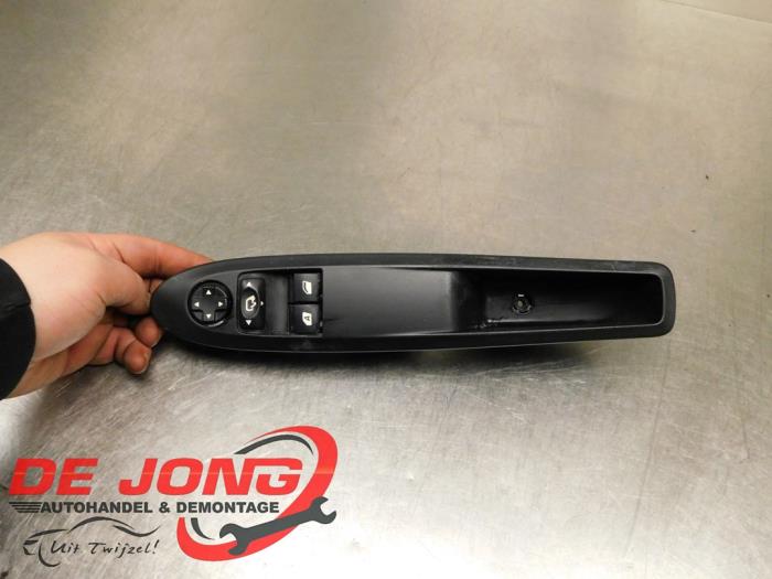 Usados Interruptor combinado de ventanillas Citroen DS3 (SA) 1.6 16V VTS THP 155 Precio € 24,99 Norma de margen ofrecido por Autodemontagebedrijf de Jong