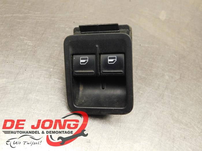 Używane Przelacznik combi okienny Volkswagen Caddy IV 2.0 TDI 102 Cena € 14,98 Z VAT oferowane przez Autodemontagebedrijf de Jong