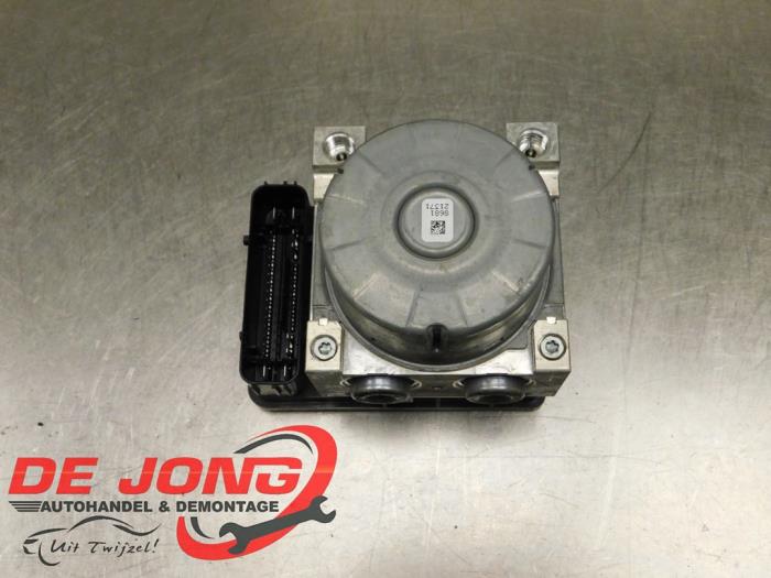 Używane Pompa ABS Ford Fiesta 7 1.0 EcoBoost 12V 100 Cena € 139,90 Procedura marży oferowane przez Autodemontagebedrijf de Jong