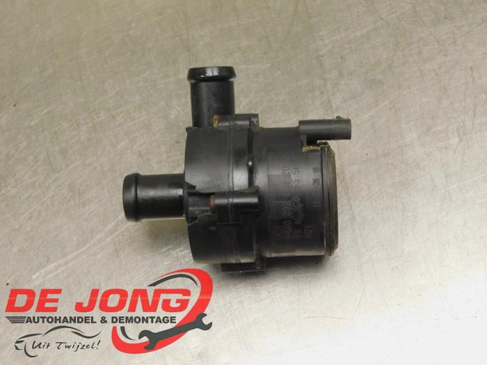 Begagnade Vattenpump Skoda Fabia III Combi (NJ5) 1.0 TSI 12V Pris € 24,90 Marginaltabell erbjuds av Autodemontagebedrijf de Jong
