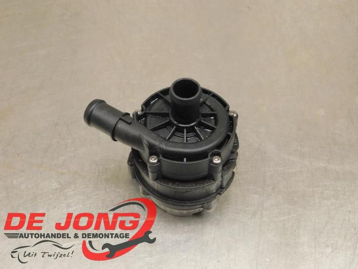 Begagnade Vattenpump Volkswagen Multivan T7 Pris € 24,99 Inklusive moms erbjuds av Autodemontagebedrijf de Jong