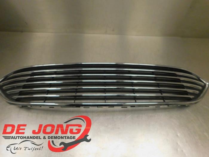 Używane Grill Ford Focus 3 Wagon 1.5 TDCi Cena € 249,99 Procedura marży oferowane przez Autodemontagebedrijf de Jong