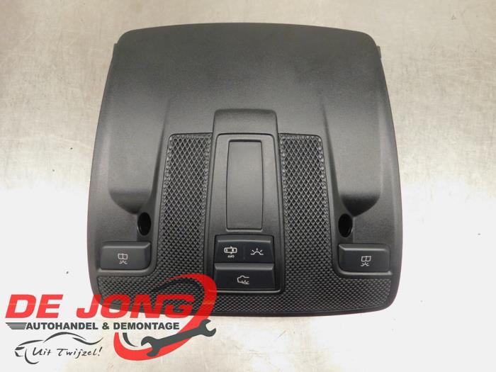 Begagnade Innerbelysning, fram Mercedes CLA (117.3) 2.2 CLA-220 CDI, 220 d 16V Pris € 22,45 Marginaltabell erbjuds av Autodemontagebedrijf de Jong