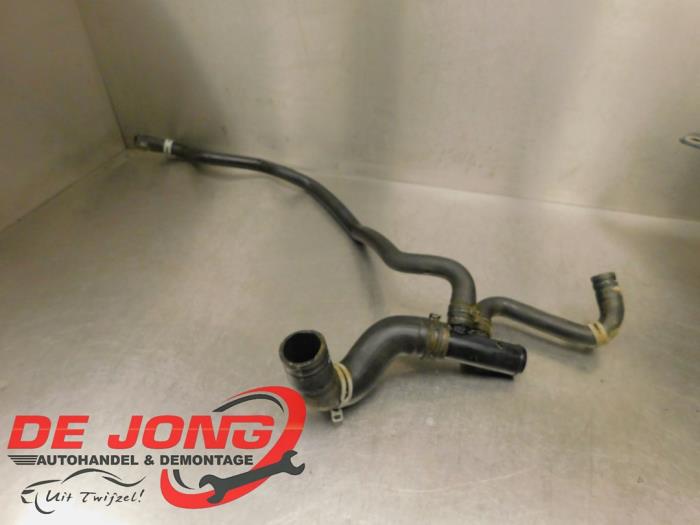 Begagnade Vattenrör Ford Fiesta 7 1.0 EcoBoost 12V Pris € 19,99 Marginaltabell erbjuds av Autodemontagebedrijf de Jong