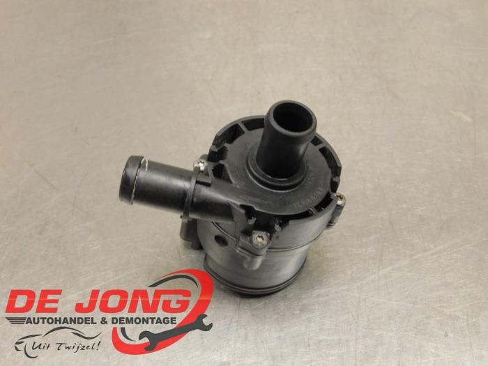 Usagé Pompe à eau Renault Grand Scénic IV (RFAR) 1.3 TCE 115 16V Prix € 24,99 Règlement à la marge proposé par Autodemontagebedrijf de Jong