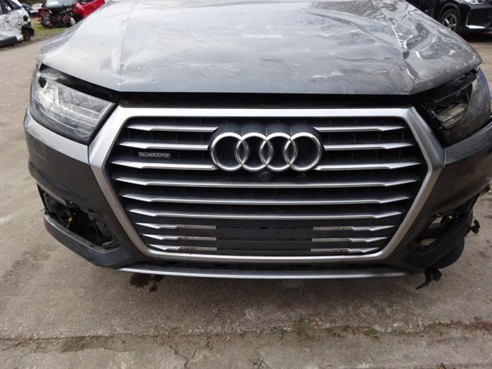 Używane Grill Audi Q7 (4MB/4MG) 3.0 TDI V6 24V e-tron plug-in hybrid Cena € 249,99 Procedura marży oferowane przez Autodemontagebedrijf de Jong