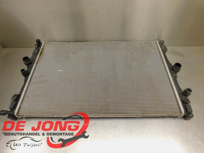 Usagé Radiateur Mercedes GLA (H247) 1.3 200 Turbo 16V Prix € 173,99 Règlement à la marge proposé par Autodemontagebedrijf de Jong
