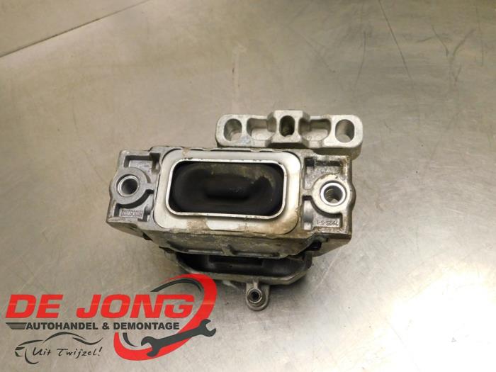 Used Engine mount Volkswagen Caddy IV 2.0 TDI 102 Price € 14,69 Margin scheme offered by Autodemontagebedrijf de Jong