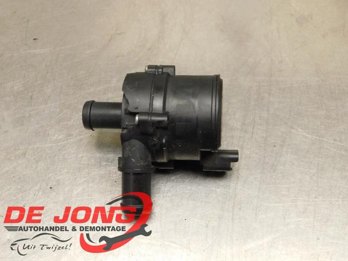 Usagé Pompe à eau Renault Grand Scénic IV (RFAR) 1.3 TCE 115 16V Prix € 24,99 Règlement à la marge proposé par Autodemontagebedrijf de Jong