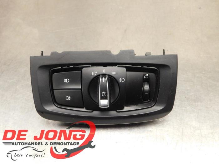 Używane Przelacznik swiatel BMW X6 (F16) M50d 3.0 24V Cena € 19,95 Procedura marży oferowane przez Autodemontagebedrijf de Jong