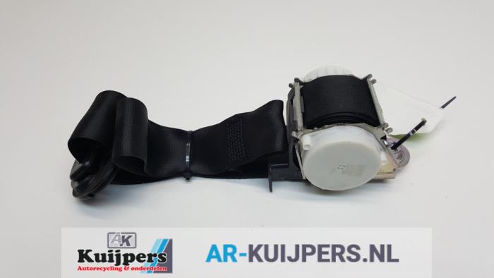 Front seatbelt, right from a BMW 3 serie (E92) 330d 24V 2007