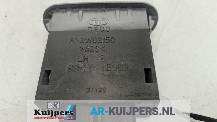 Interruptor tapa de depósito de un Kia Sorento I (JC) 2.5 CRDi 16V 2003