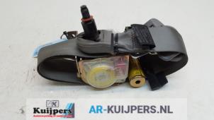Used Front seatbelt, right Kia Sorento I (JC) 2.5 CRDi 16V Price € 30,00 Margin scheme offered by Autorecycling Kuijpers