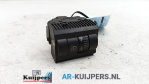 Używane Przelacznik reflektora LHV Volkswagen Polo IV (9N1/2/3) 1.4 TDI 80 Cena € 10,00 Procedura marży oferowane przez Autorecycling Kuijpers