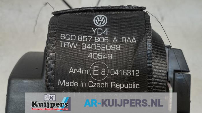 Rear seatbelt, right from a Volkswagen Polo IV (9N1/2/3) 1.4 TDI 80 2008