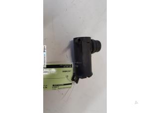 Used Windscreen washer pump Mitsubishi Outlander (CU) 2.4 16V 4x4 Price € 12,00 Margin scheme offered by Autorecycling Kuijpers