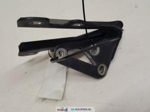 Used Bonnet Hinge Opel Vectra C 2.2 16V Price € 14,00 Margin scheme offered by Autorecycling Kuijpers