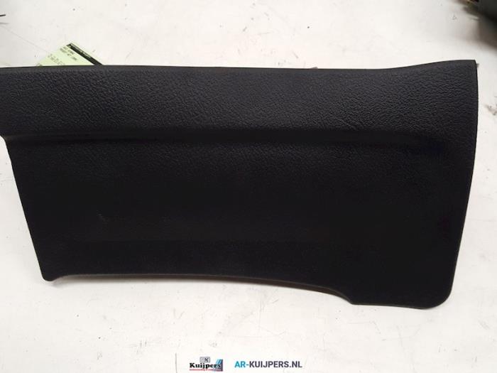 Knee airbag from a Peugeot 407 SW (6E) 2.0 HDiF 16V 2006