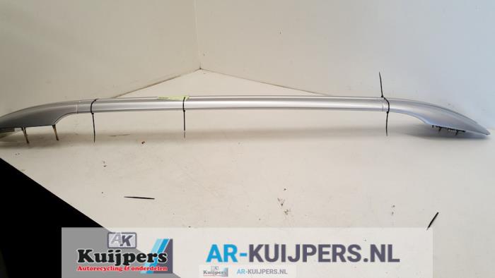 Roof rail kit from a Peugeot 407 SW (6E) 2.0 HDiF 16V 2005