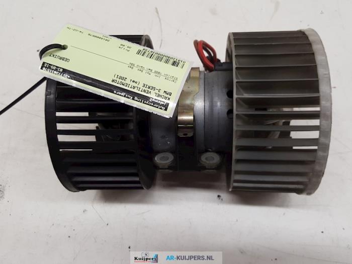 Heating and ventilation fan motor from a BMW 3 serie Touring (E46/3) 318i 2001
