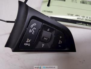 Usados Mando de radio volante Opel Meriva 1.3 CDTI 16V Precio € 20,00 Norma de margen ofrecido por Autorecycling Kuijpers