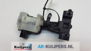 Used Tank flap lock motor Mercedes ML II (164/4JG) 3.0 ML-320 CDI 4-Matic V6 24V Price € 19,00 Margin scheme offered by Autorecycling Kuijpers