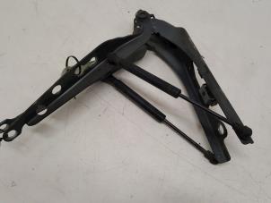 Used Bonnet Hinge Volvo XC70 (SZ) XC70 2.5 T 20V Price € 30,00 Margin scheme offered by Autorecycling Kuijpers